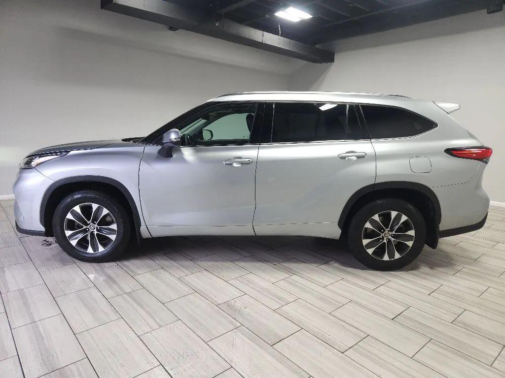 used 2020 Toyota Highlander car, priced at $27,499
