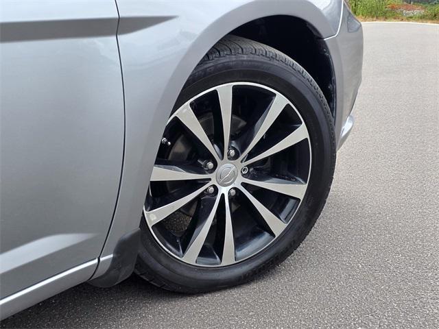 used 2014 Chrysler 200 car, priced at $13,999