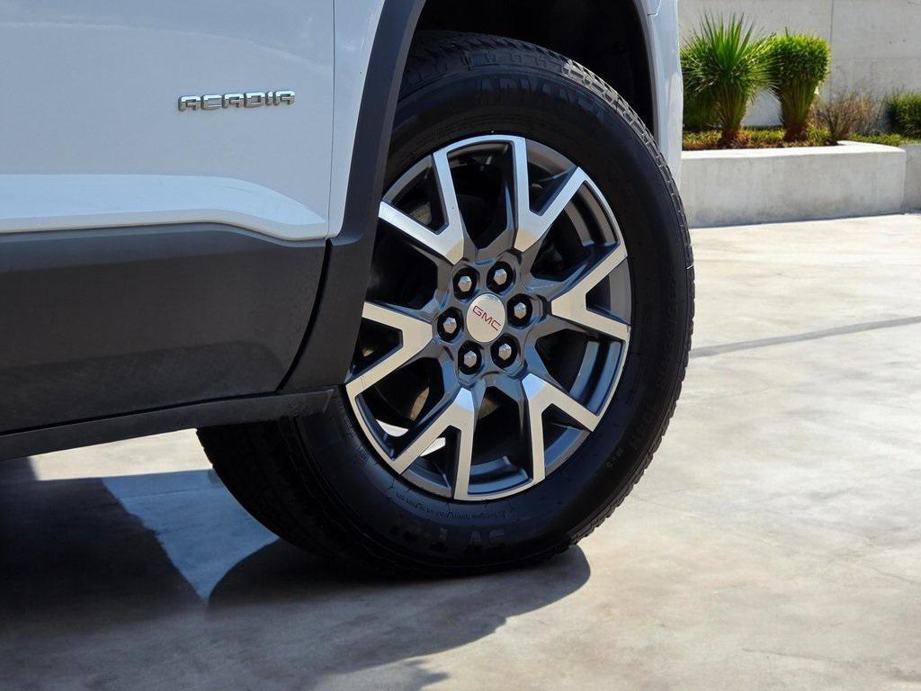 used 2023 GMC Acadia car, priced at $25,999