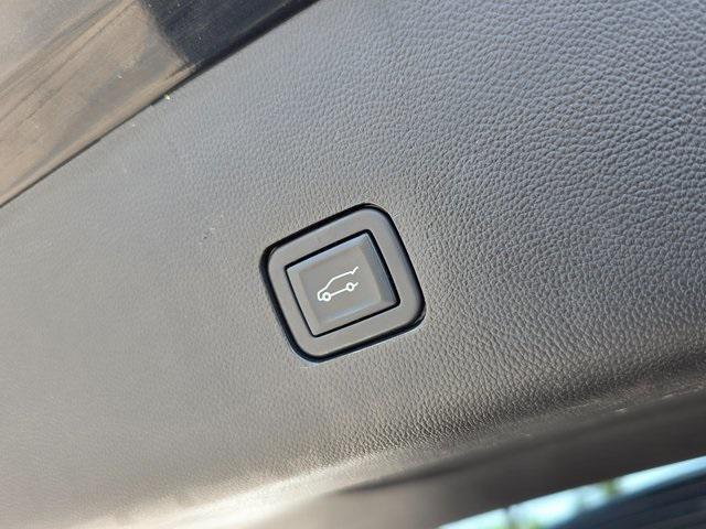used 2021 Chevrolet Traverse car, priced at $27,995