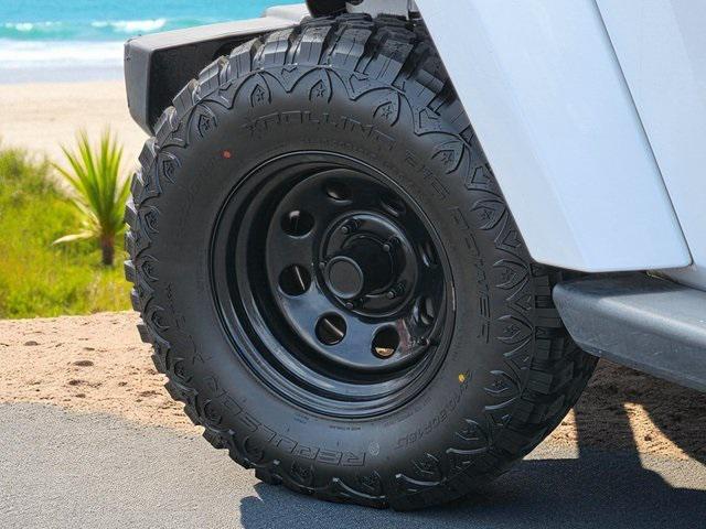 used 2015 Jeep Wrangler Unlimited car, priced at $17,999