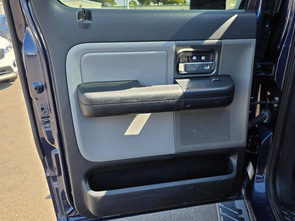 used 2006 Ford F-150 car, priced at $11,995