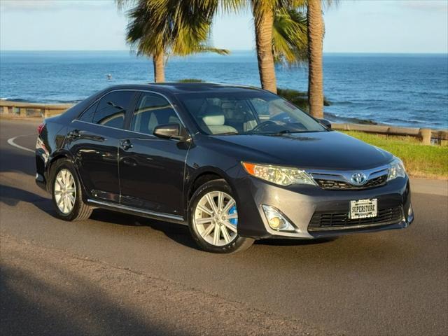 used 2014 Toyota Camry Hybrid car