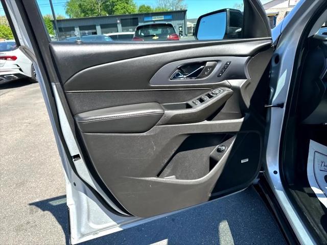 used 2021 Chevrolet Traverse car, priced at $27,900