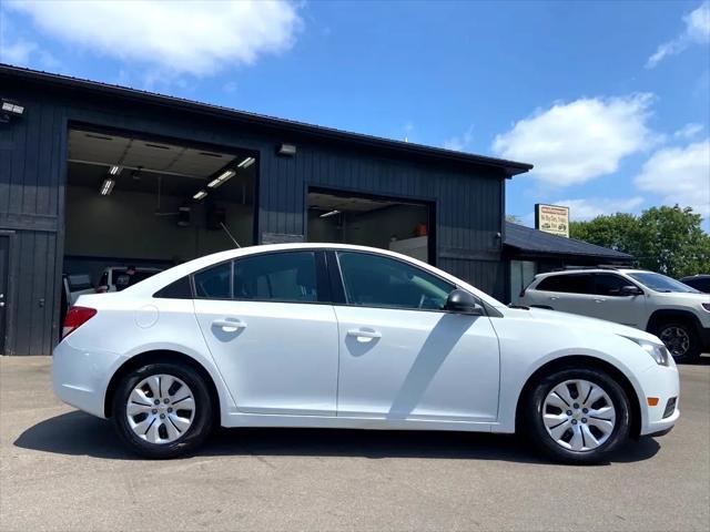 used 2014 Chevrolet Cruze car, priced at $12,900