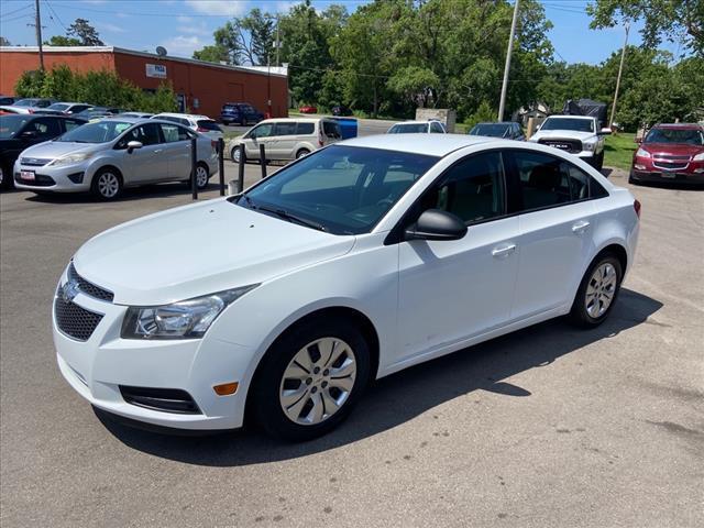 used 2014 Chevrolet Cruze car, priced at $12,900