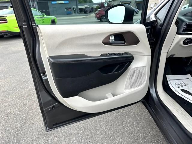 used 2017 Chrysler Pacifica car