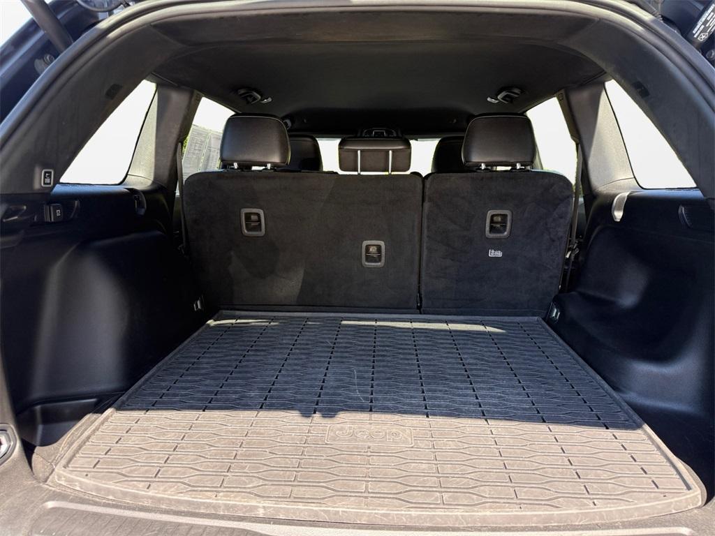 used 2022 Jeep Grand Cherokee car, priced at $28,399