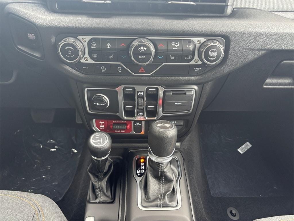 new 2025 Jeep Wrangler car, priced at $50,280