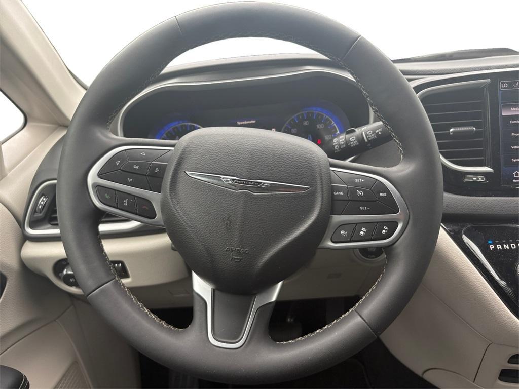 used 2024 Chrysler Pacifica car, priced at $28,699