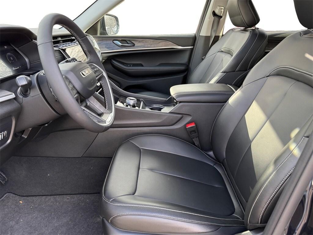 new 2024 Jeep Grand Cherokee L car, priced at $43,999