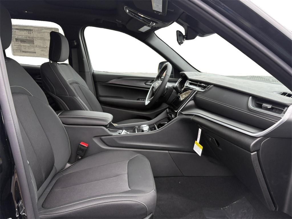 new 2025 Jeep Grand Cherokee car, priced at $41,772