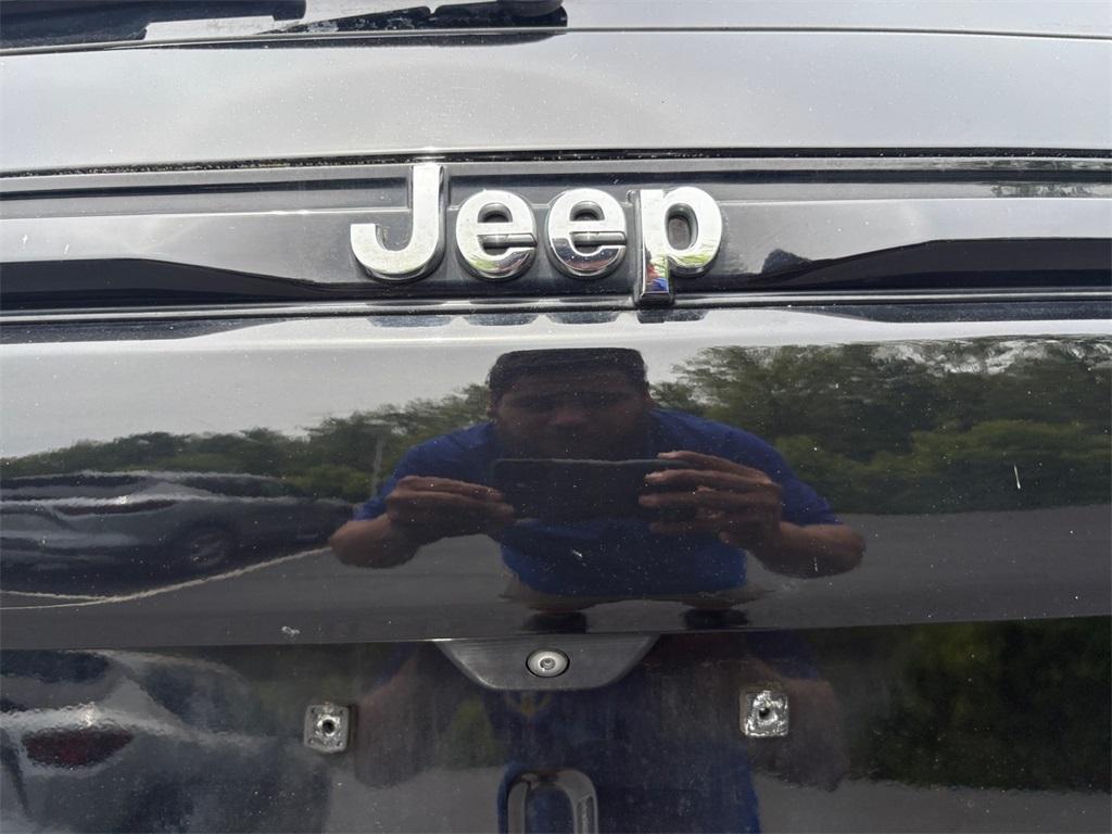 used 2022 Jeep Grand Cherokee car, priced at $33,399