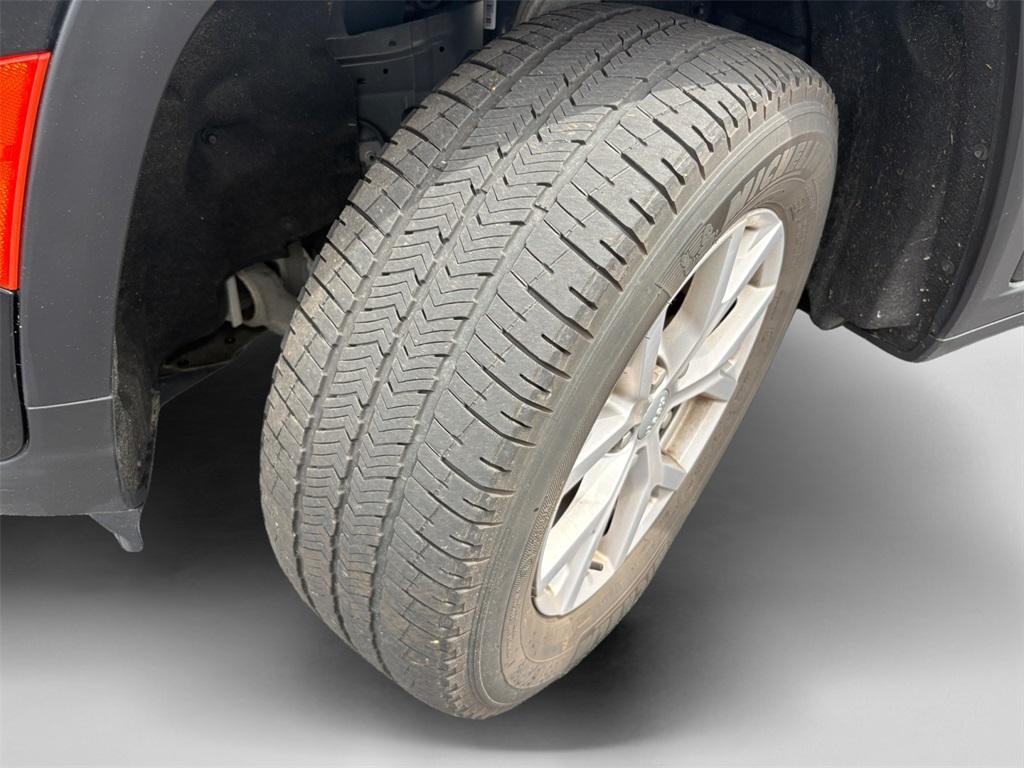 used 2022 Jeep Grand Cherokee car, priced at $33,399