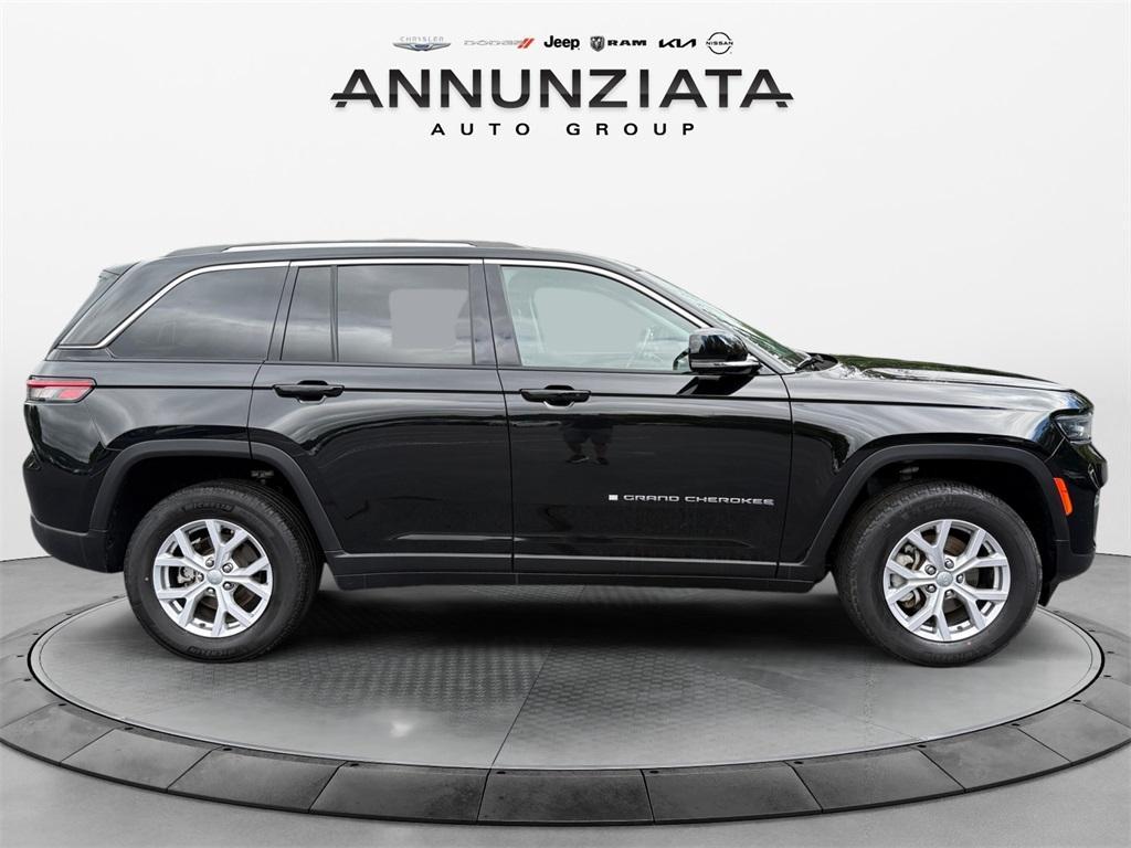 used 2022 Jeep Grand Cherokee car, priced at $32,999