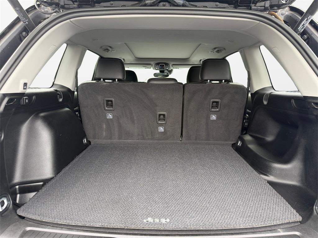 used 2022 Jeep Grand Cherokee car, priced at $32,999