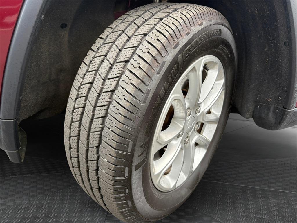 used 2021 Jeep Grand Cherokee car, priced at $29,699