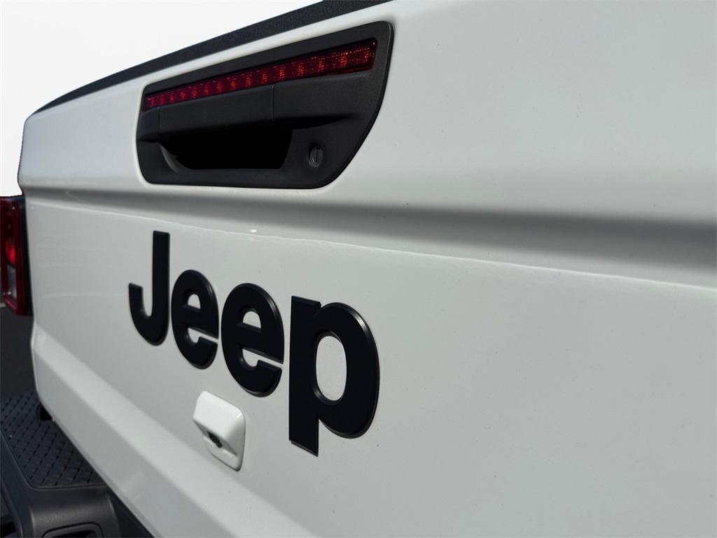 used 2022 Jeep Gladiator car, priced at $33,199