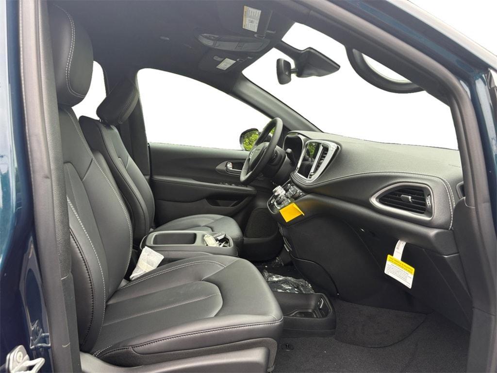 new 2025 Chrysler Pacifica car, priced at $46,248