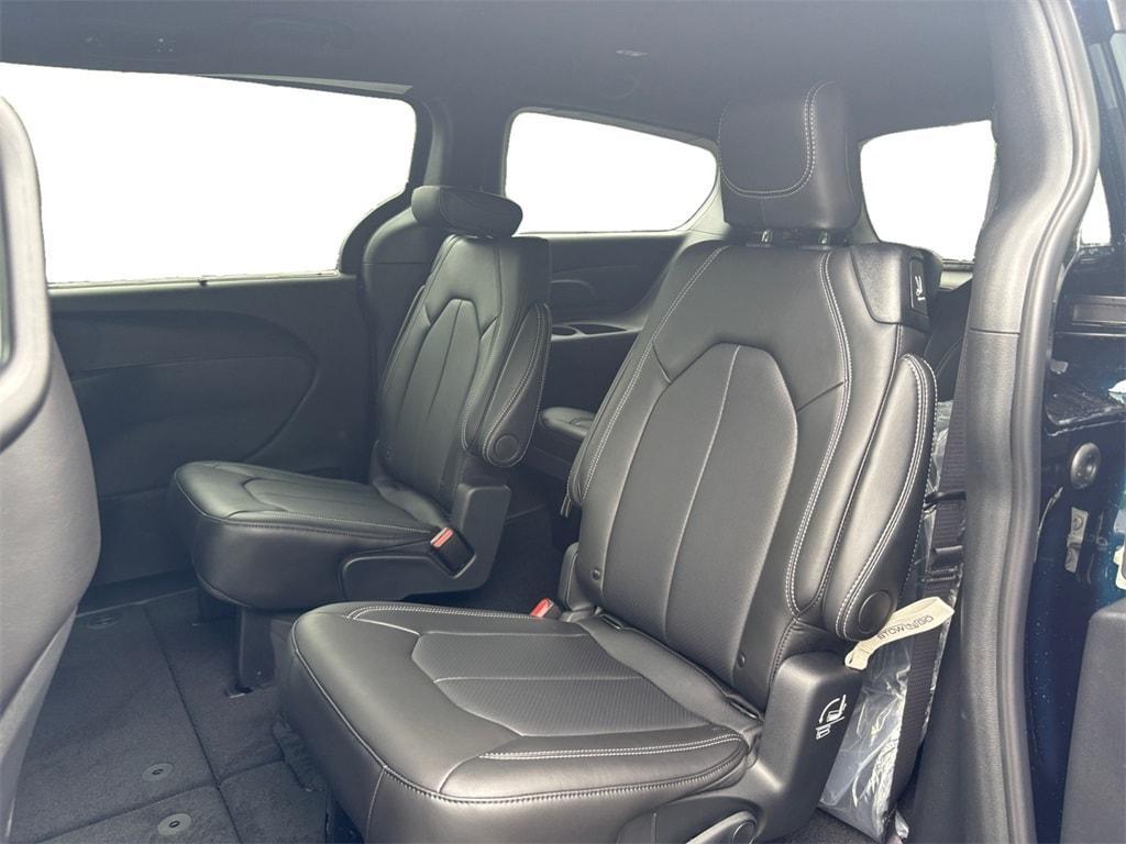 new 2025 Chrysler Pacifica car, priced at $46,248