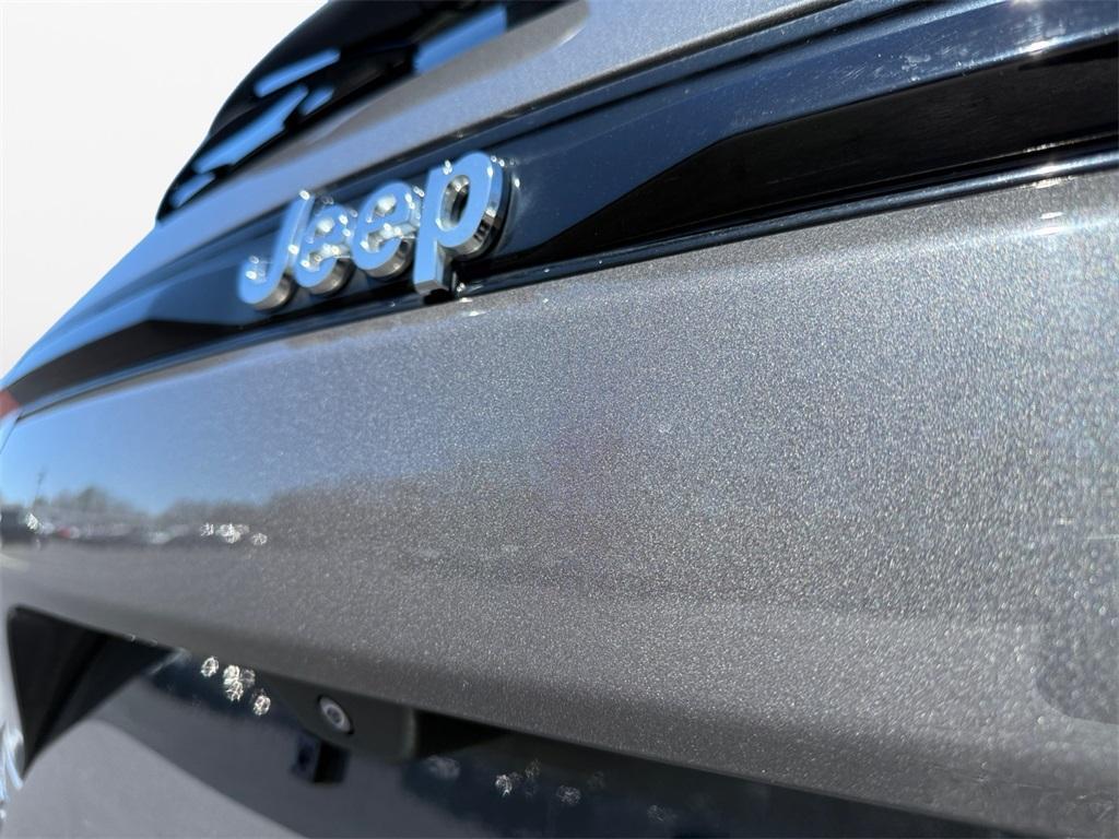 used 2022 Jeep Grand Cherokee car, priced at $34,999