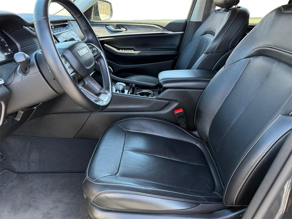 used 2022 Jeep Grand Cherokee car, priced at $34,999