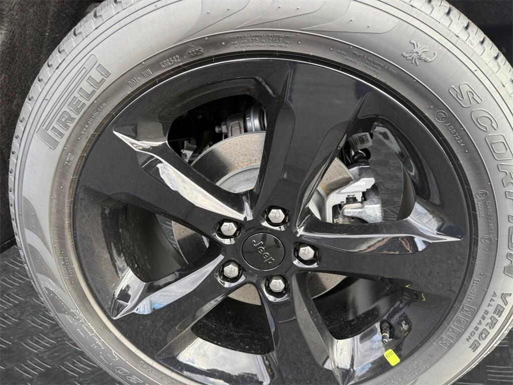 new 2025 Jeep Grand Cherokee car, priced at $51,910