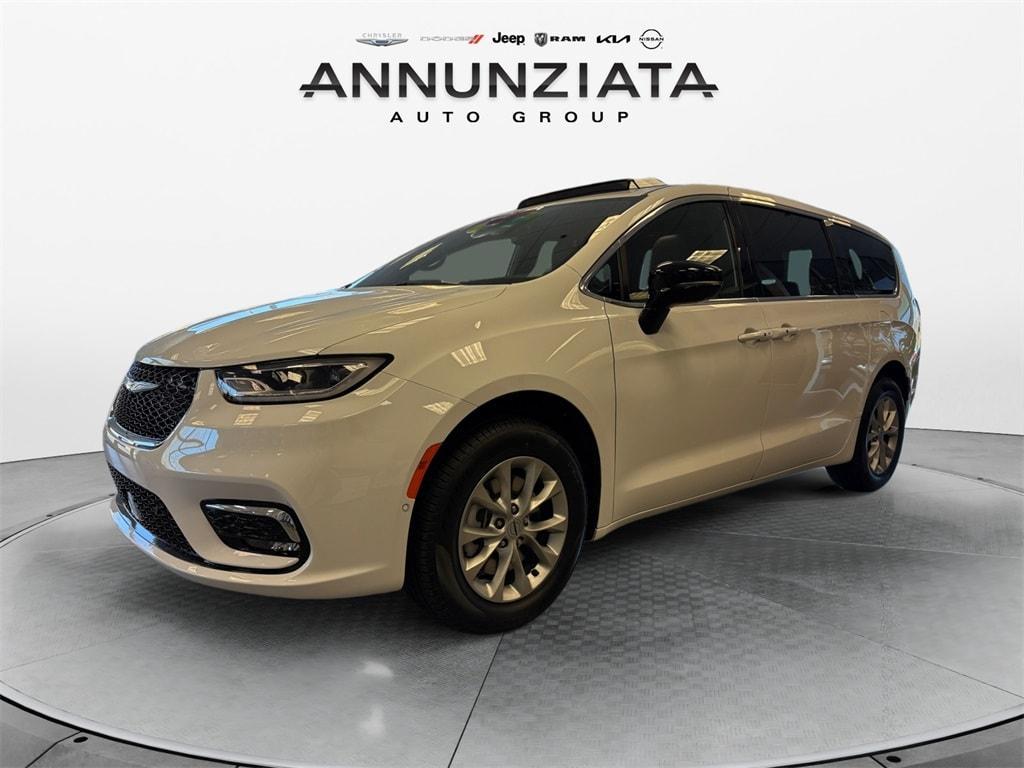 new 2025 Chrysler Pacifica car, priced at $47,348