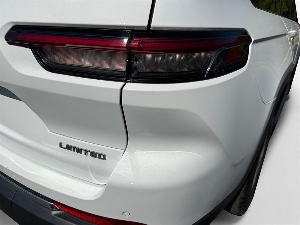 used 2022 Jeep Grand Cherokee L car, priced at $33,199