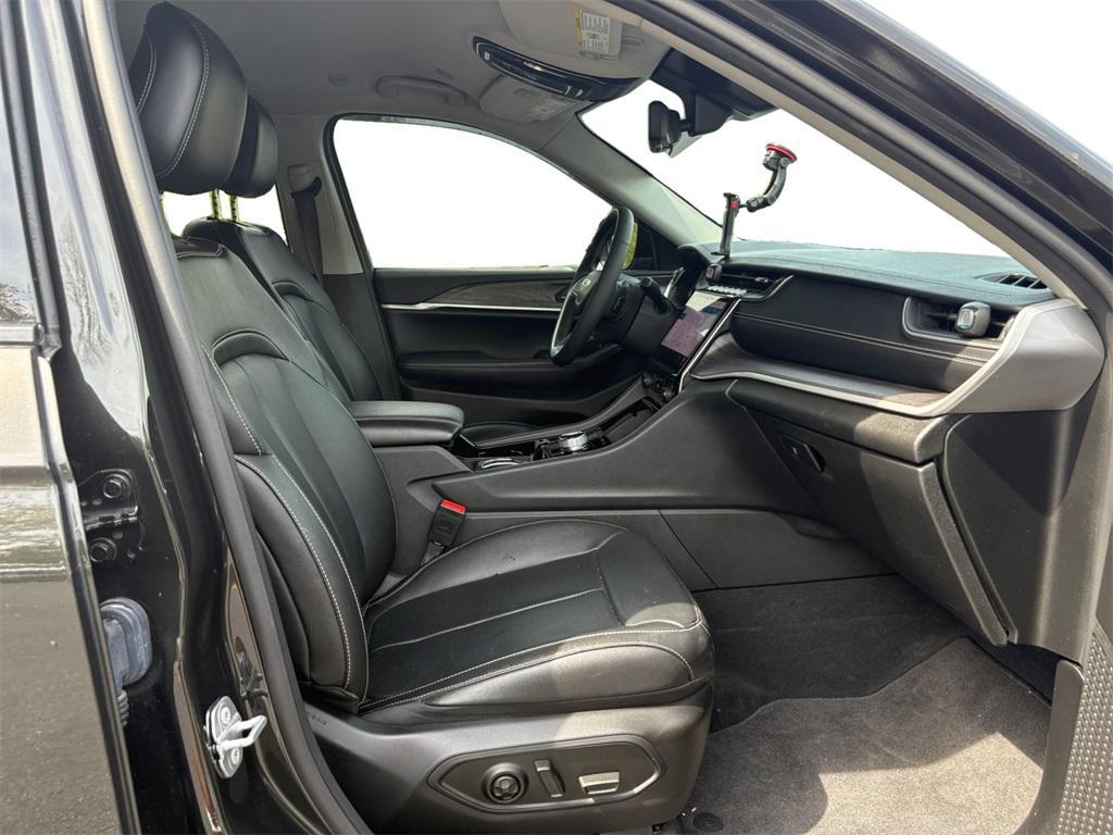 used 2023 Jeep Grand Cherokee car, priced at $37,399