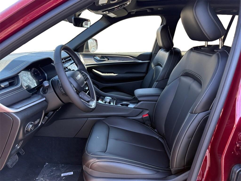 new 2025 Jeep Grand Cherokee car, priced at $49,921