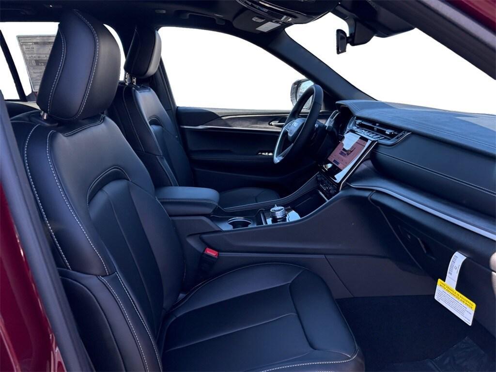 new 2025 Jeep Grand Cherokee car, priced at $49,921