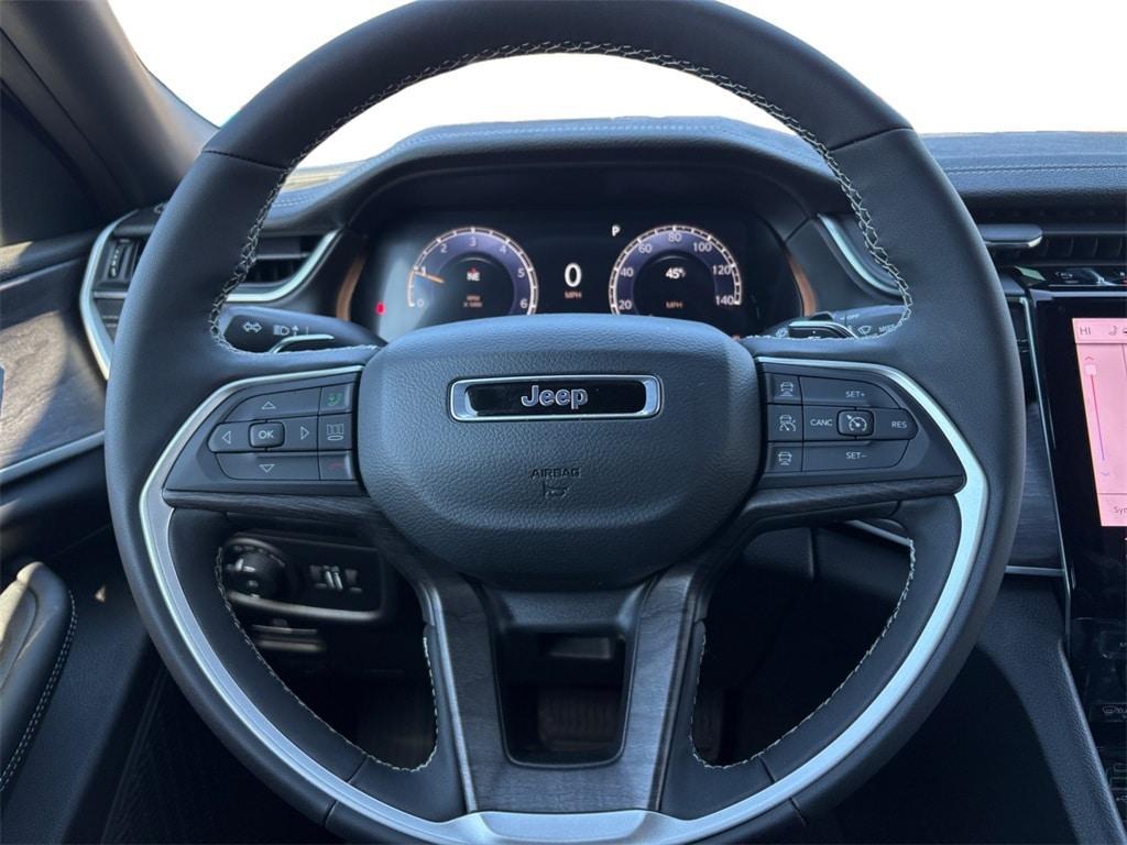 new 2025 Jeep Grand Cherokee car, priced at $49,921