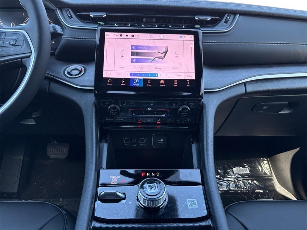 new 2025 Jeep Grand Cherokee car, priced at $49,921