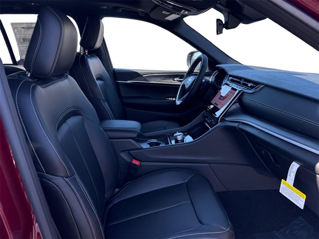 new 2025 Jeep Grand Cherokee car, priced at $49,921