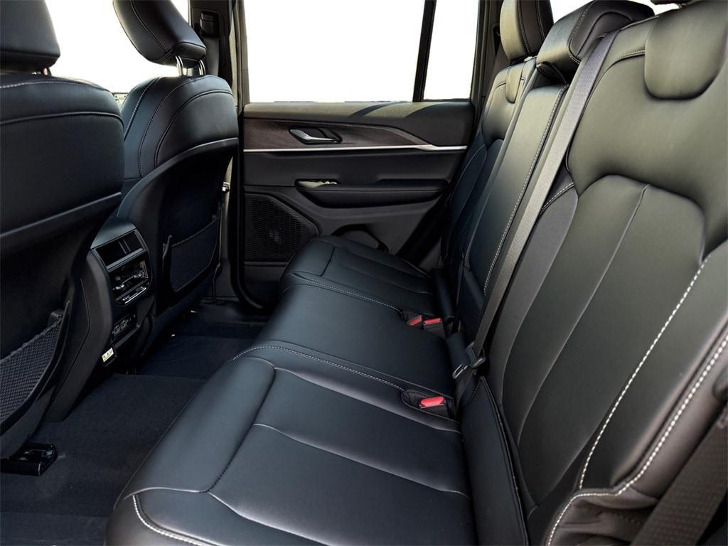 new 2025 Jeep Grand Cherokee car, priced at $46,985