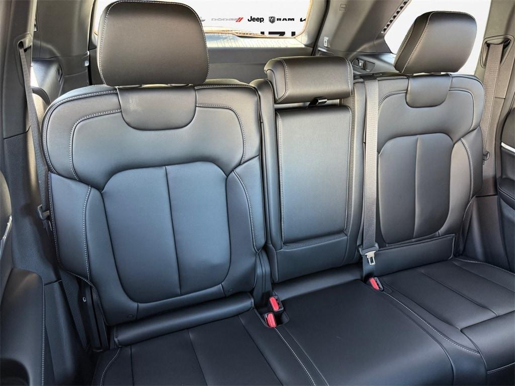 new 2025 Jeep Grand Cherokee car, priced at $48,985