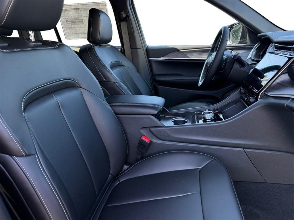 new 2025 Jeep Grand Cherokee car, priced at $48,985