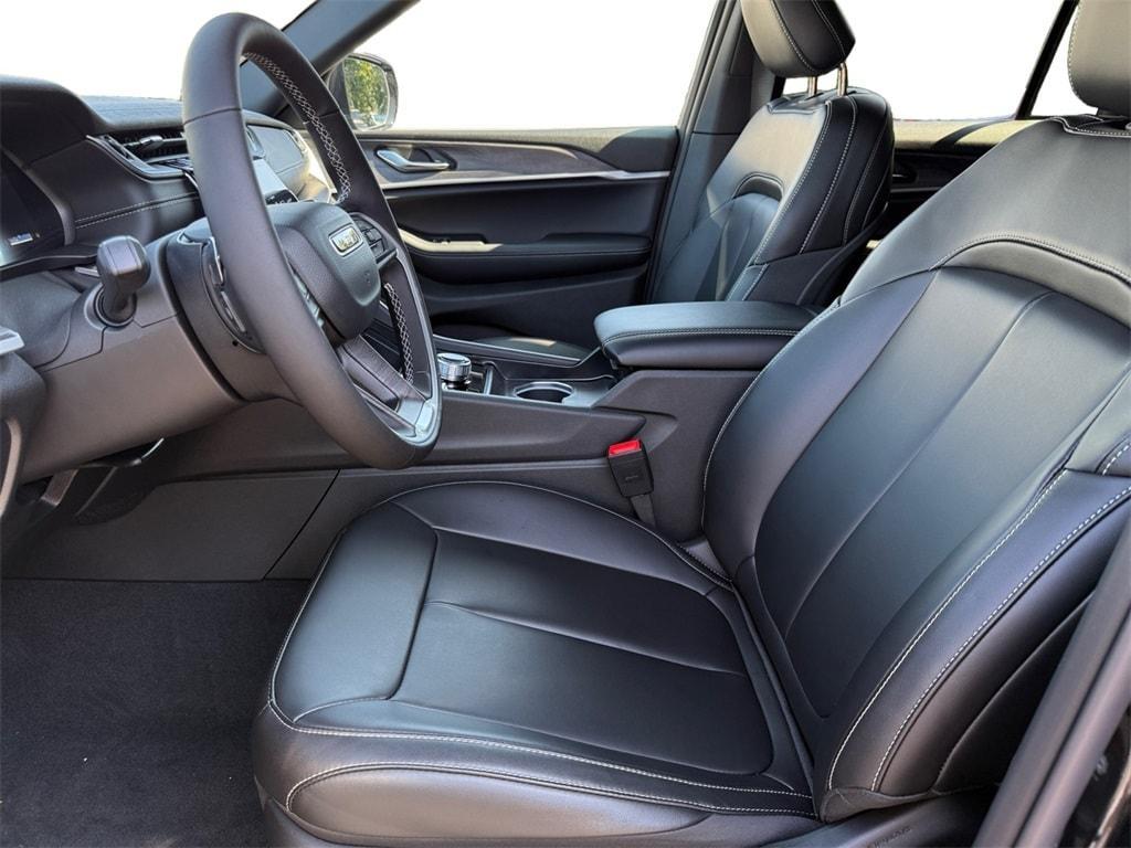 new 2025 Jeep Grand Cherokee car, priced at $48,985