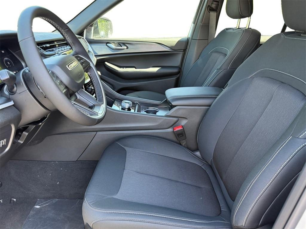 new 2025 Jeep Grand Cherokee car, priced at $40,420