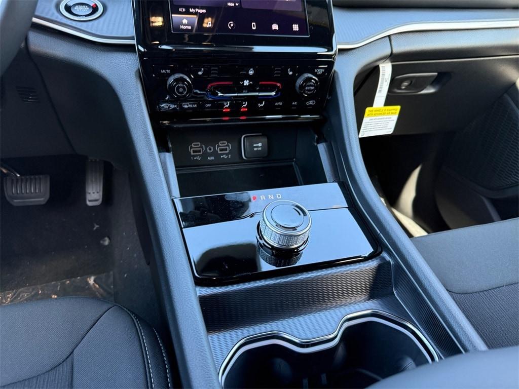 new 2025 Jeep Grand Cherokee car, priced at $42,920