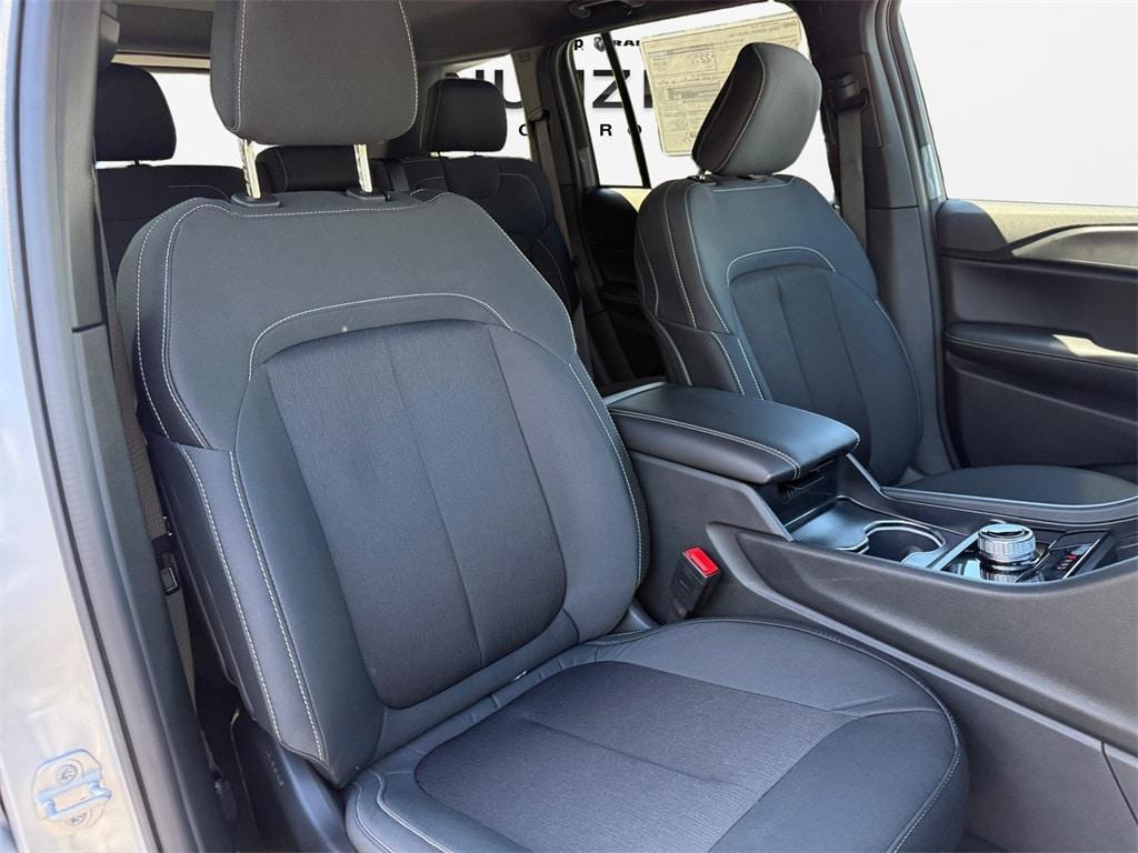 new 2025 Jeep Grand Cherokee car, priced at $42,920