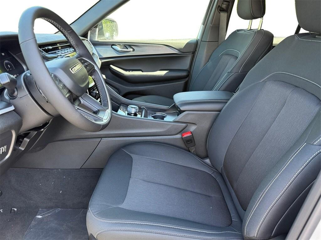 new 2025 Jeep Grand Cherokee car, priced at $42,920