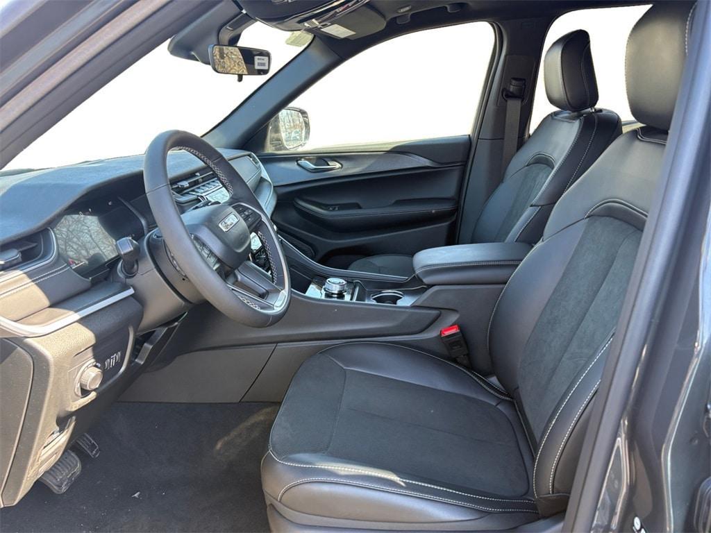 new 2025 Jeep Grand Cherokee car, priced at $45,675