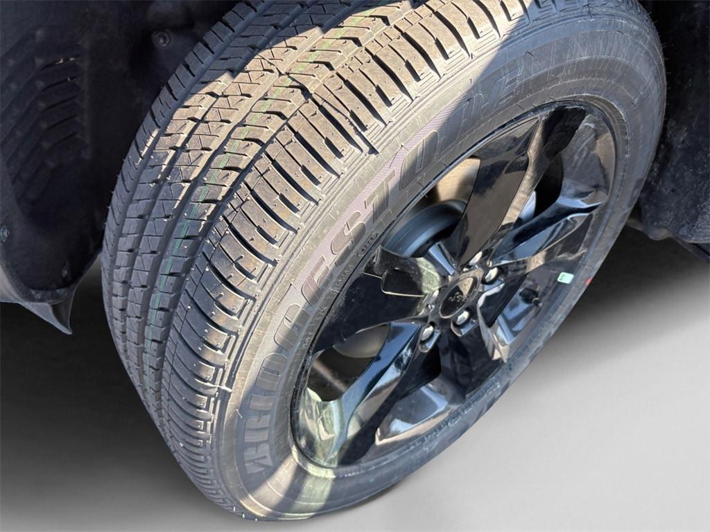 new 2025 Jeep Grand Cherokee car, priced at $45,675