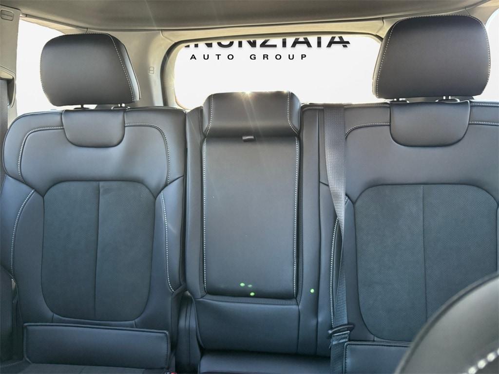 new 2025 Jeep Grand Cherokee car, priced at $45,675