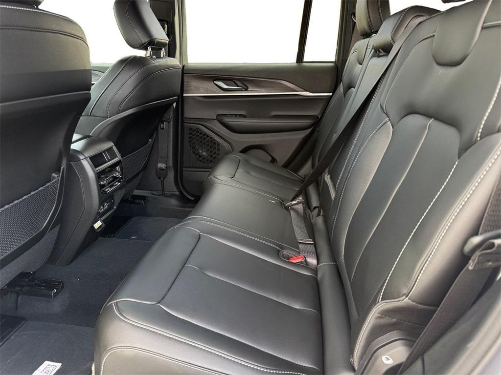 new 2025 Jeep Grand Cherokee car, priced at $45,665