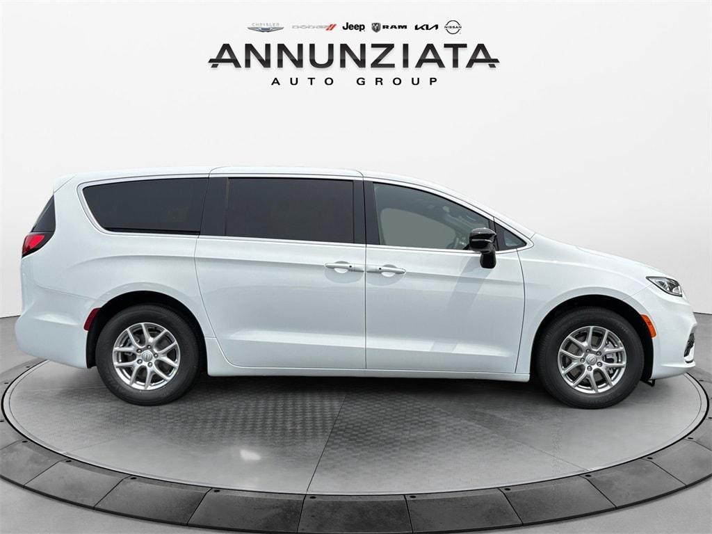 new 2025 Chrysler Pacifica car, priced at $41,752