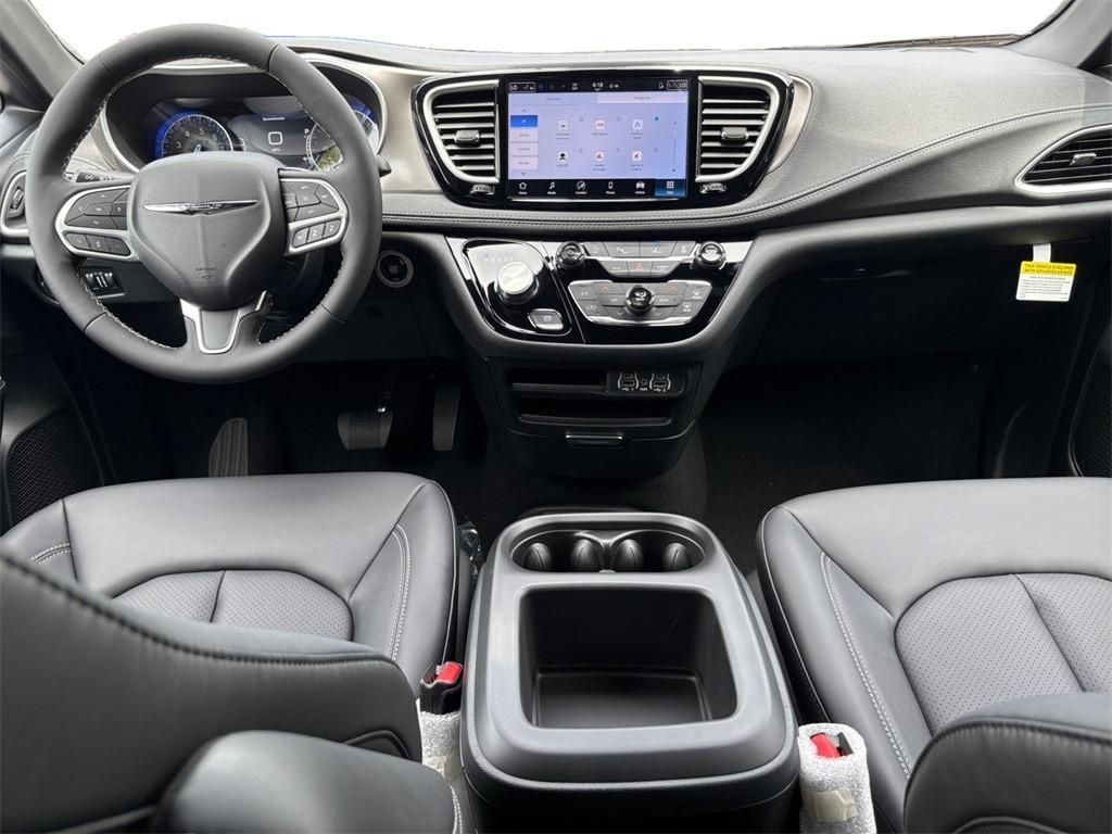 new 2025 Chrysler Pacifica car, priced at $41,752
