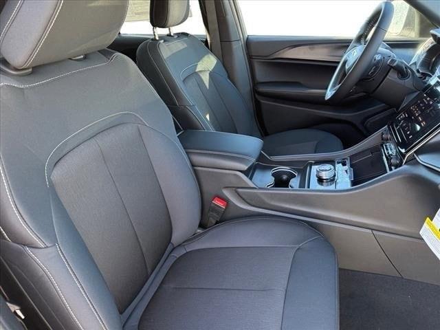 new 2025 Jeep Grand Cherokee car, priced at $40,875